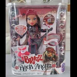 MGA 2021 Bratz Rock Angelz Sasha Band Fashion Doll 20 Years W/ Second Outfit